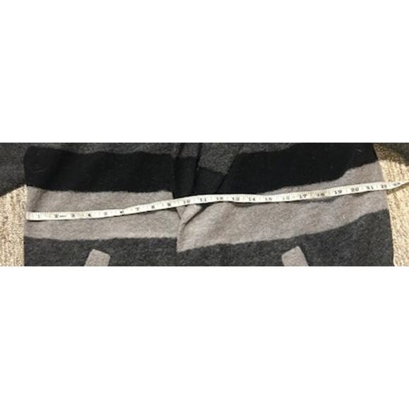 Roots Canada Gray and Black Wool Blend Womens Cardigan Size M - Picture 12 of 12